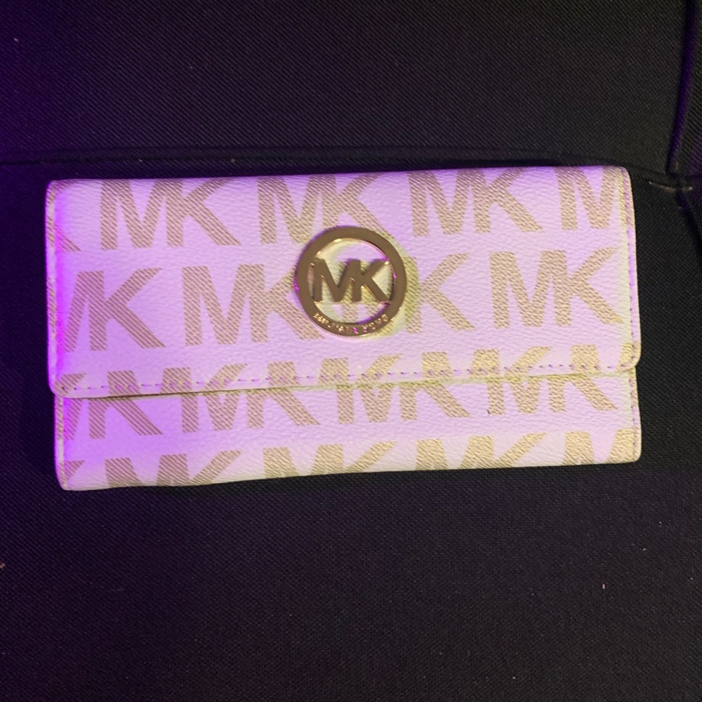 New without tags MK Wallet.